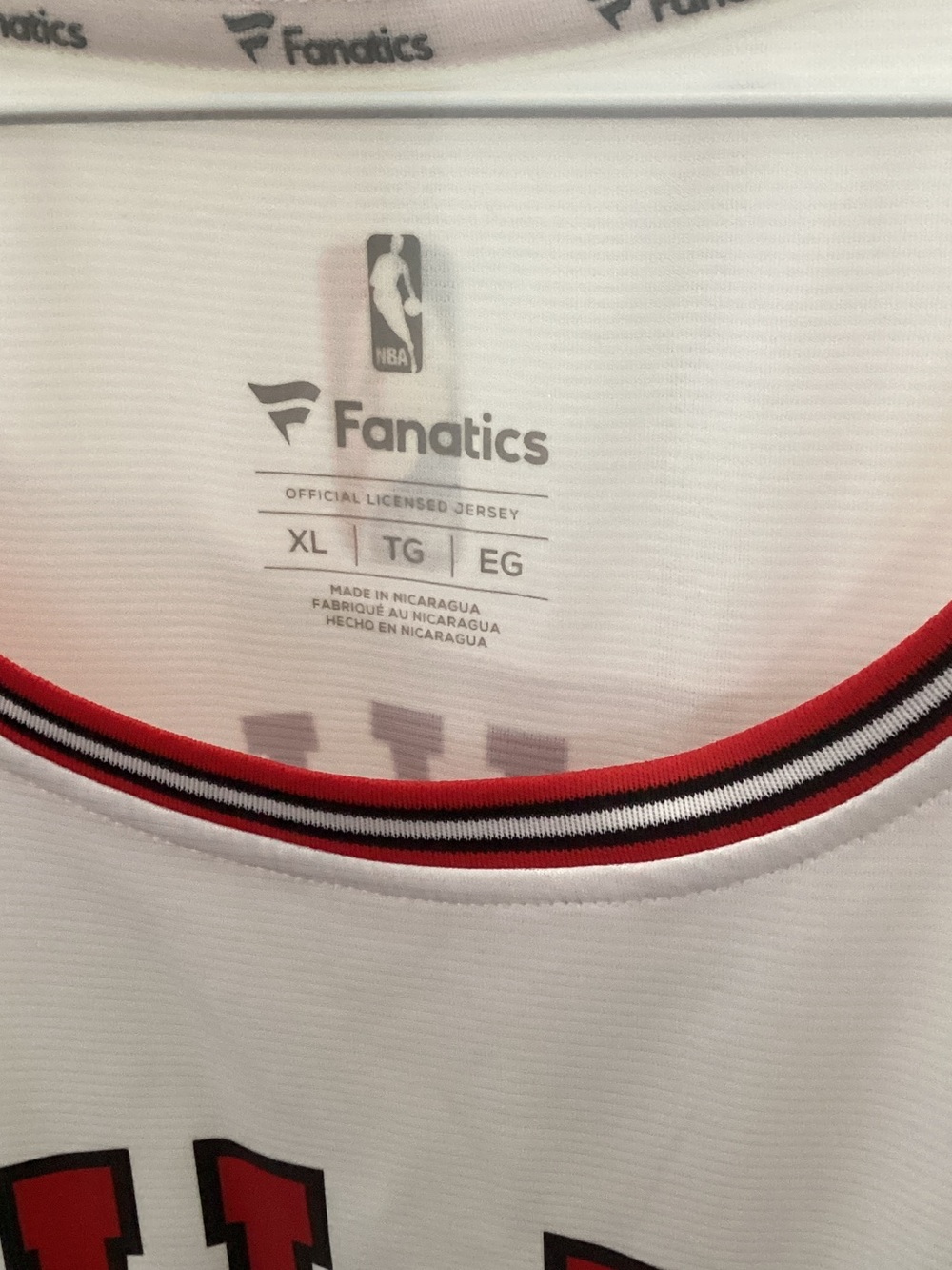 Fanatics White Red Zach LaVine #8 Basketball Jersey - Picture 3 of 4